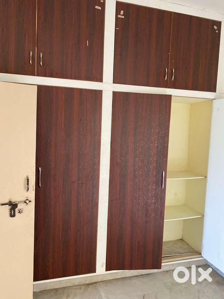 100 meters from metro pillar 819