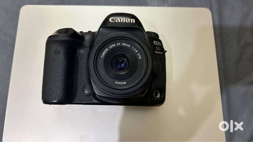 Canon 5D Mark 4 w 40mm f2.8 lens, charger and battery FULL FRAME