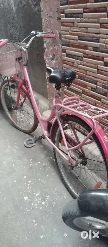 Girls cycle pink
