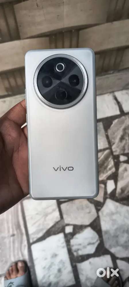 Vivo t4 5g. 4 month old. Bill box available 8gb 128