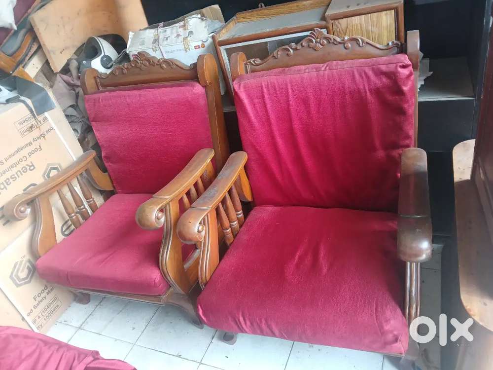 Segun wooden 3+1+1 sofa set in excellent condition
