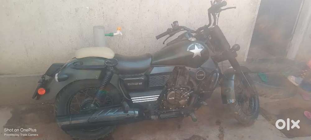 Um Renagade commando 300cc