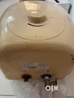 AO smith 25 ltrs (Guiser very good condition)