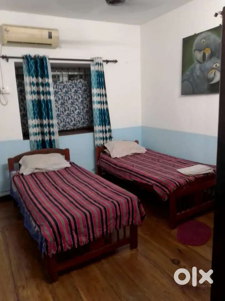 AT GOA HOUSE ITEM 4SALE WOODEN METAL STAINLES STEEL TIN GOOD CONDITION