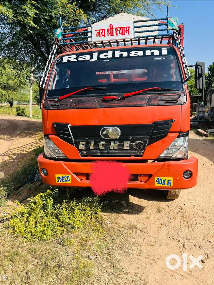 लोडिंग वाहन चलाने के लिए लाइसेंस अनिवार्य है और रहने की सुवीधा