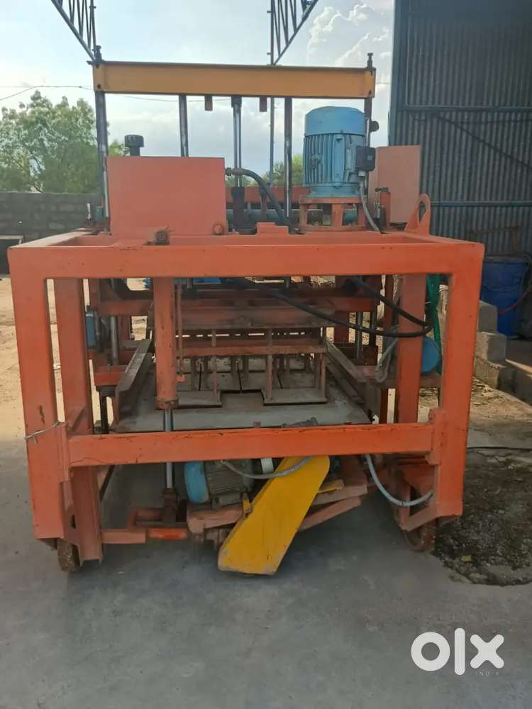 Semi automatic solid block machine