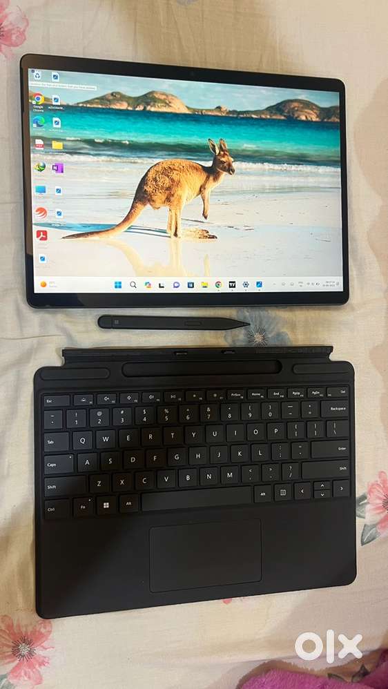 MICROSOFT SURFACE PRO 9/i5-12th gen/ 256gb SSD/8GB RAM MINT CONDITION