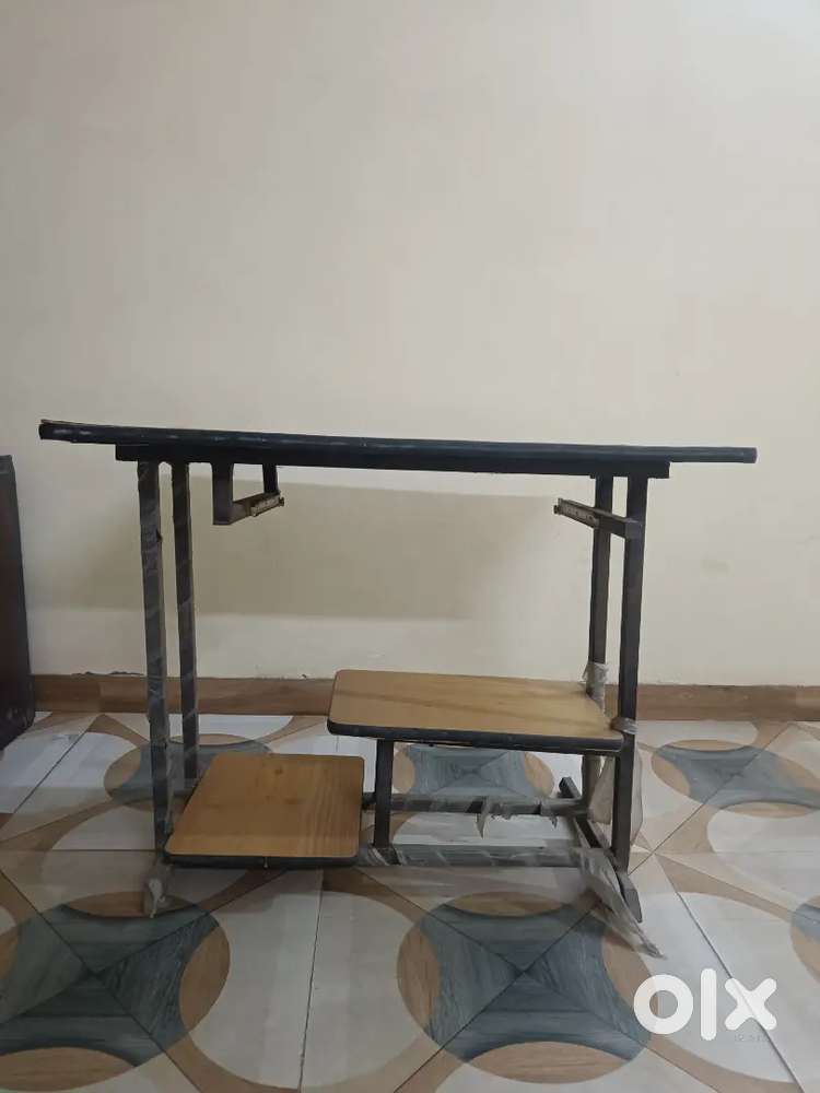 Computer table