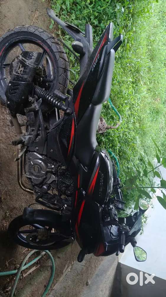 Bajaj 220 f