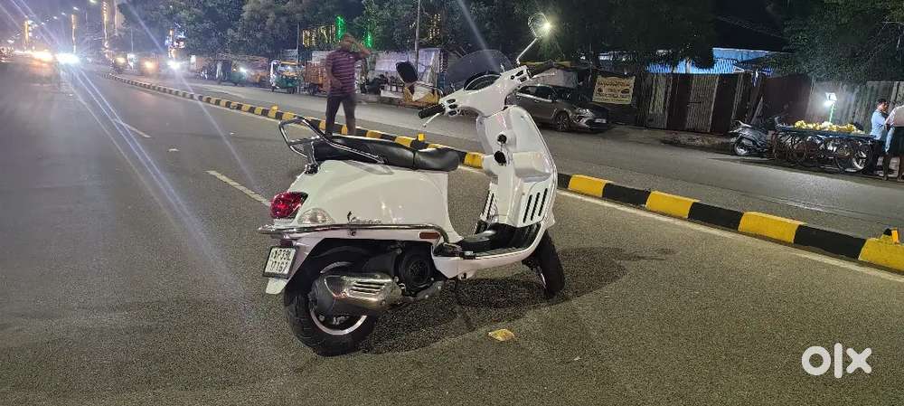 VESPA SXL WHITE