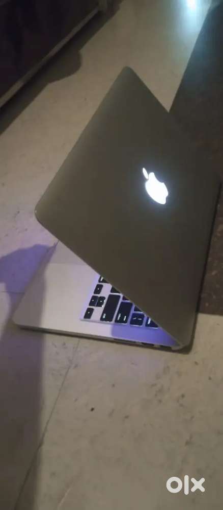 MACKBOOK PRO i5 2015 model