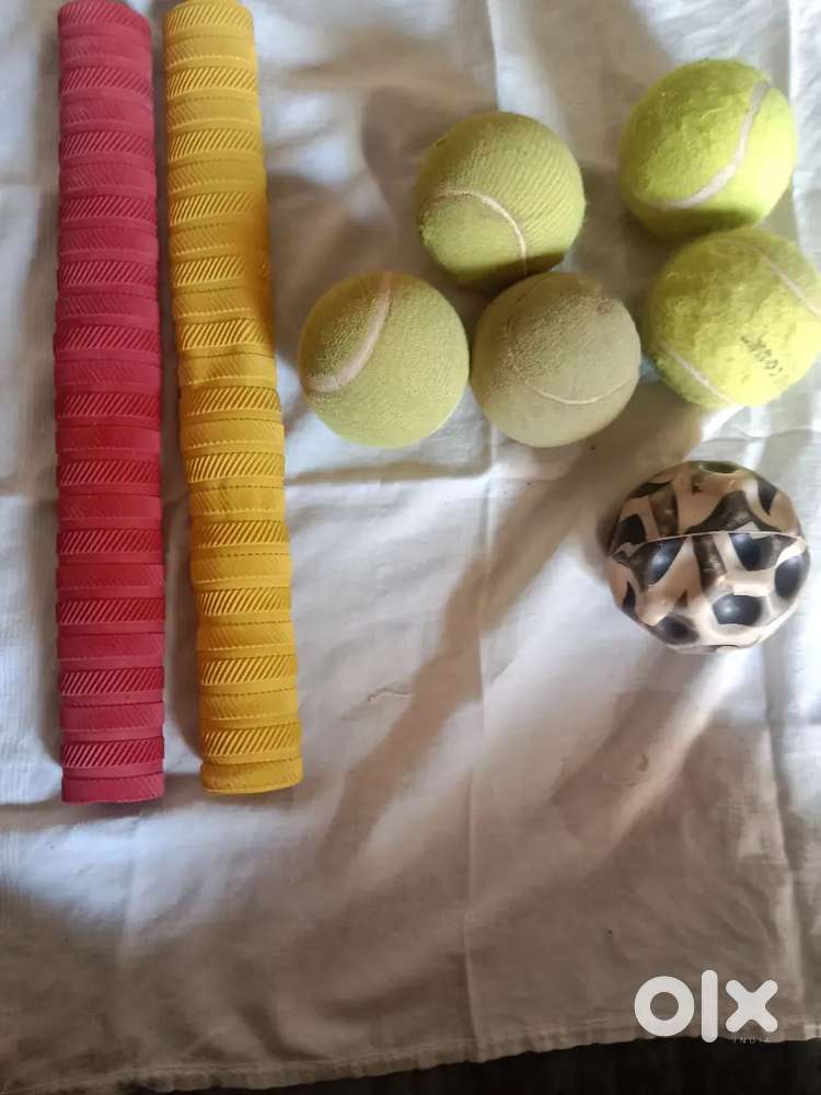 Moon ball  , 3 hard tennis ball , 2 soft tennis ball , 2 grip