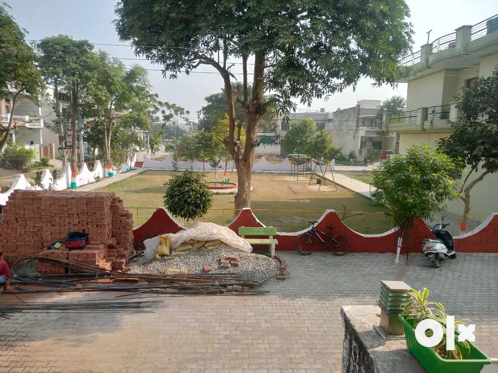 Park facing, gated colony, 24 hrs security