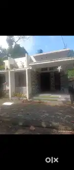 2 bedroom house near Ettumanoor 2km to Ettumanoor temple 30 lak neg