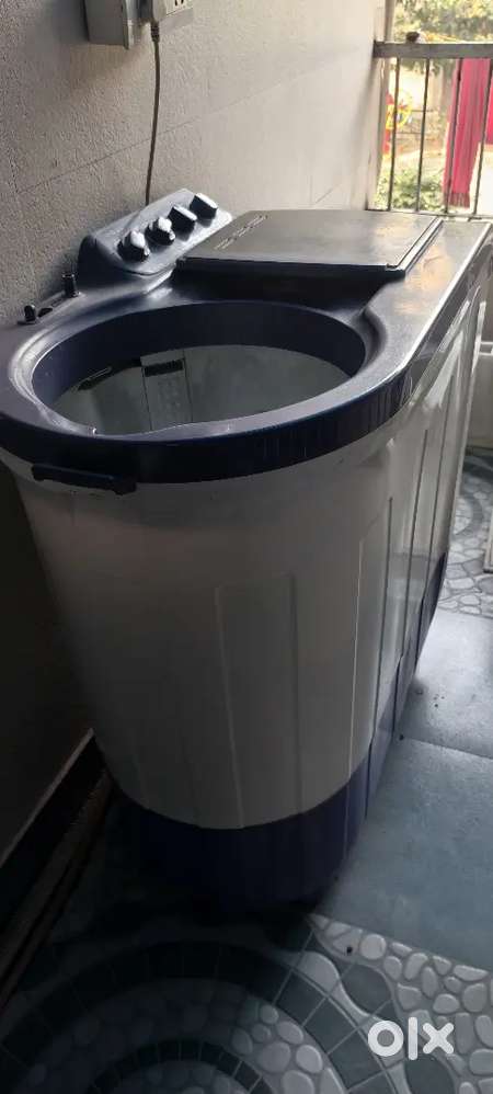 Seliing whirlpool semi automatic washing maching 8 kg 5 stars