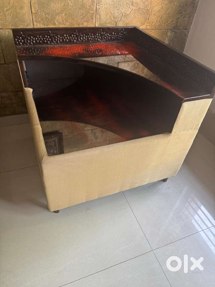 Corner table