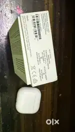 Apple Airpods 4 with noise cancellation