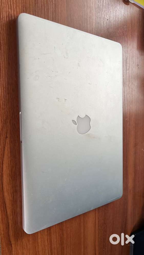 Apple Macbook Pro 15 inch Retina (mid-2015, i7, 256gb SSD, 16gb Ram)