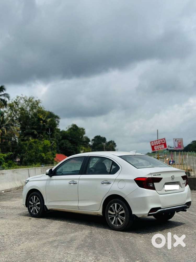 Honda amaze petrol  automatic 2023 model neat and clean