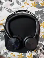 Poly voyager focus 2 headset