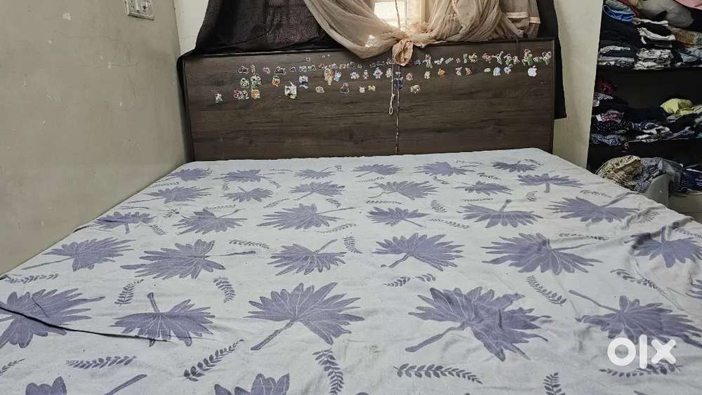 Wooden cot - King Size