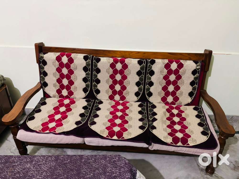 5 seated sofa with table