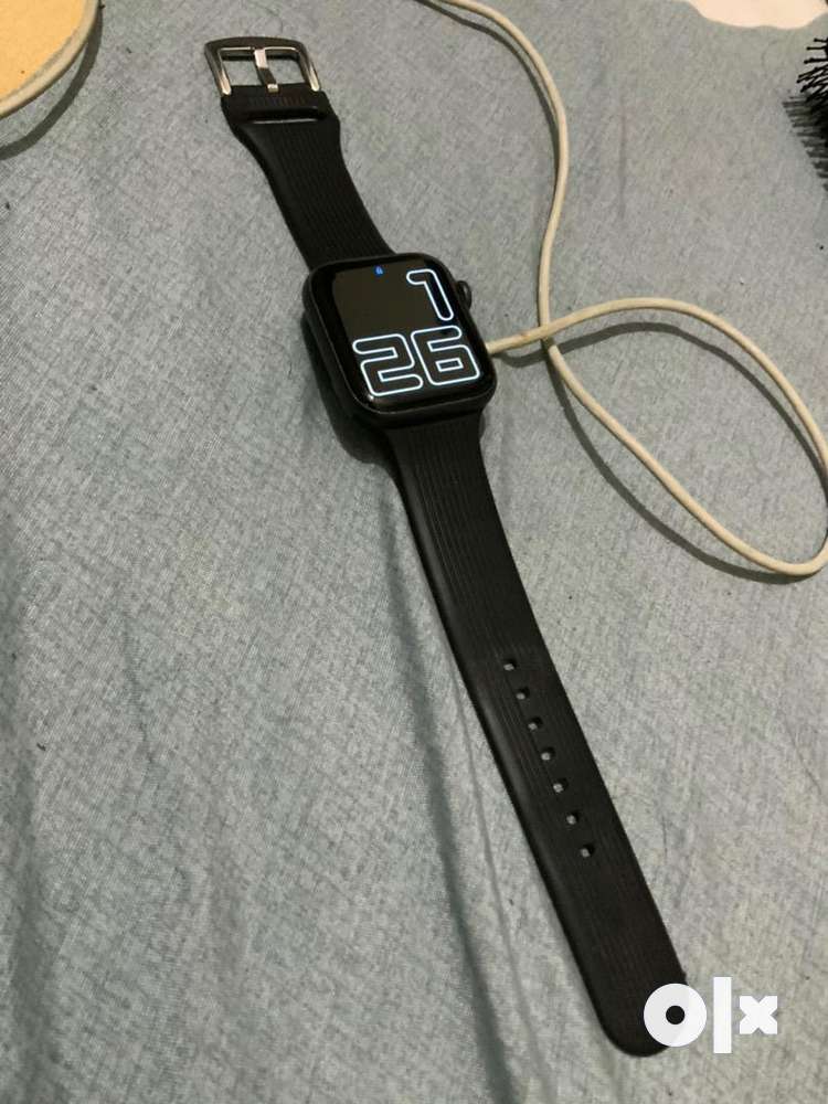Apple watch series 4 good condition