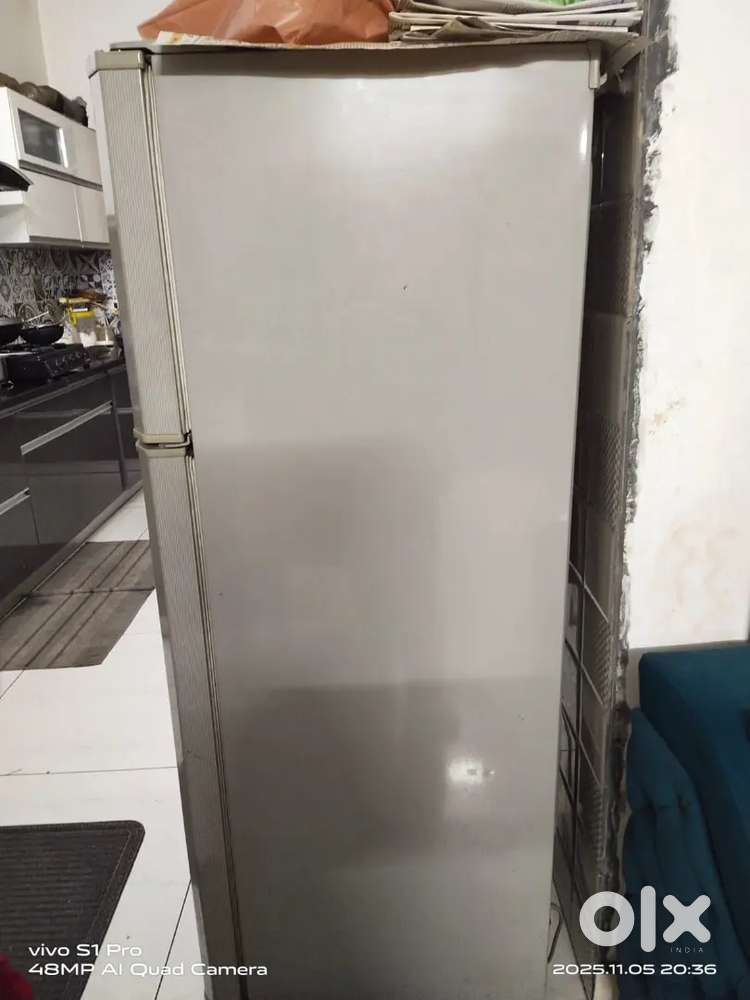 Selling my LG FRIDGE