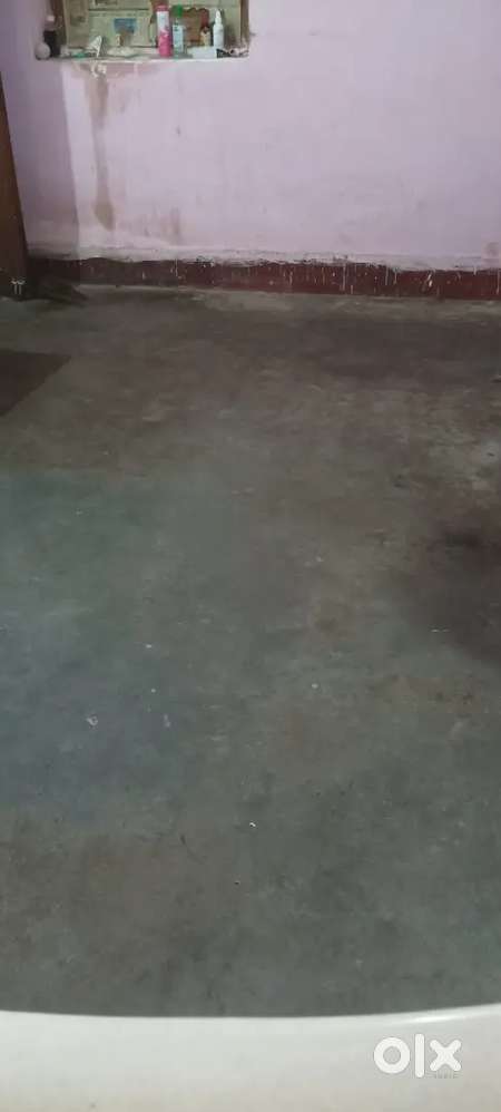 SINGLE ROOM COMMON BATHROOM