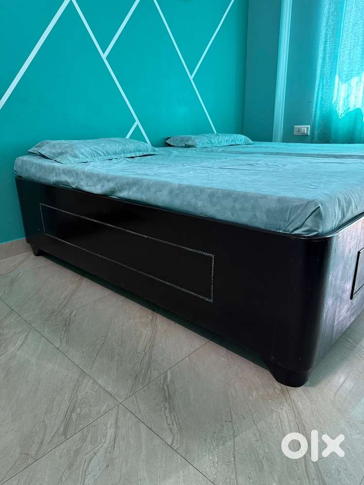 2 DIWAN + mattress