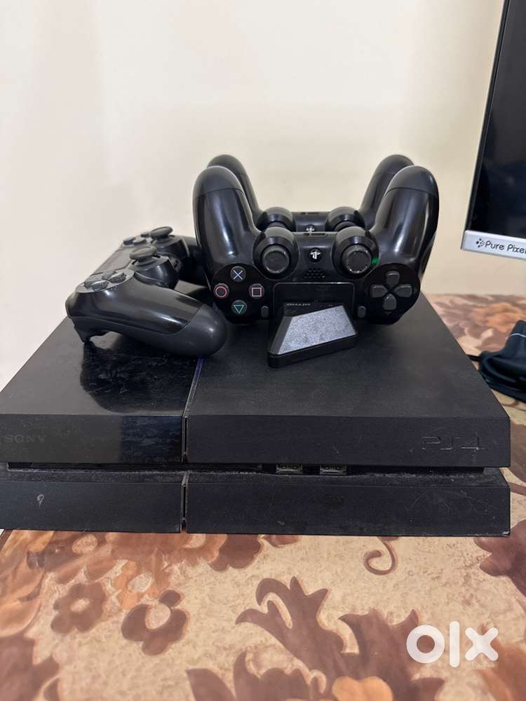 Playstation 4 with 3 Joysticks