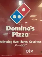 ‪delivery boy from domino's pizza