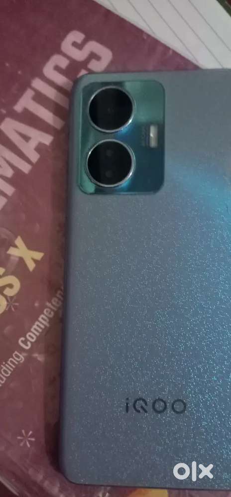 IQOO Z6 8gb ram 128gb 44watt fast charging storage sab original hai
