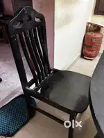 4-seater dining table