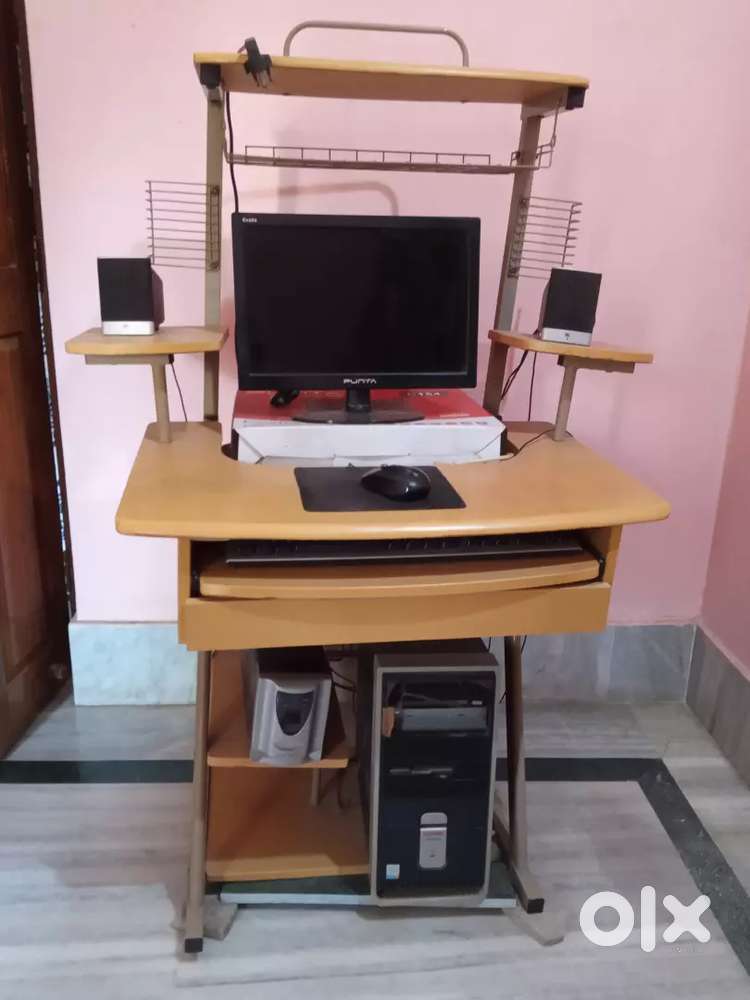 Desktop computer, LED MONiTOR 15.4 UPS, CPU key board, mouse speaker.