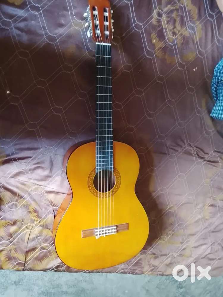 Yamaha c40 classical guitar
