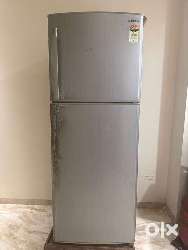 Samsung double door refrigerator in working condition..