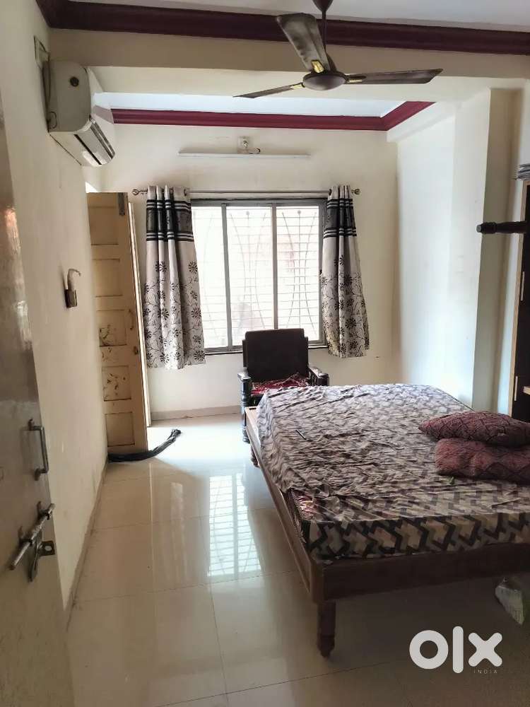 1 bhk furnish for rent at parle point .single bachelor or small family