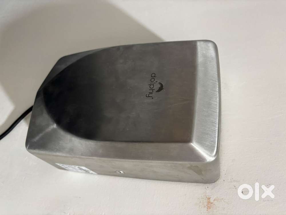 Hand dryer automatic