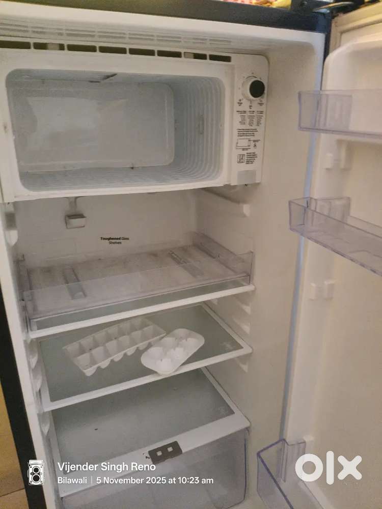 Voltas refrigerator 185 liter sabhi chalu hai bas gas dalni padegi