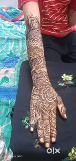Mehndi design artist