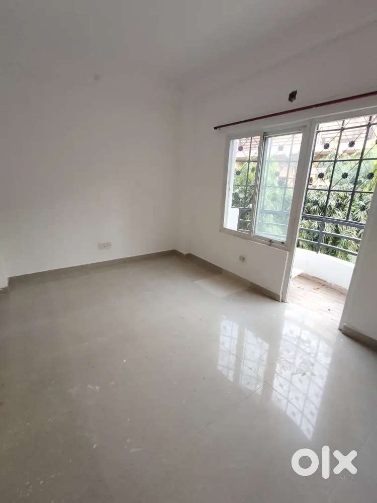 Spacious 1 bhk with double balcony for rent