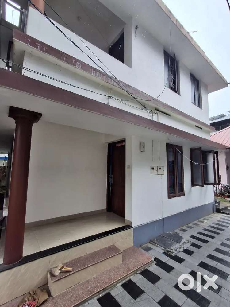 2 BHK first floor house for rent in thoppumpady 9000rs monthly
