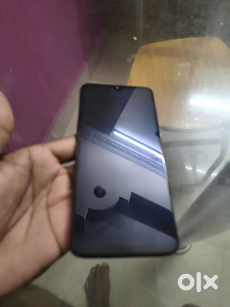 One plus 6T 8/128. A good working flagship mobile
