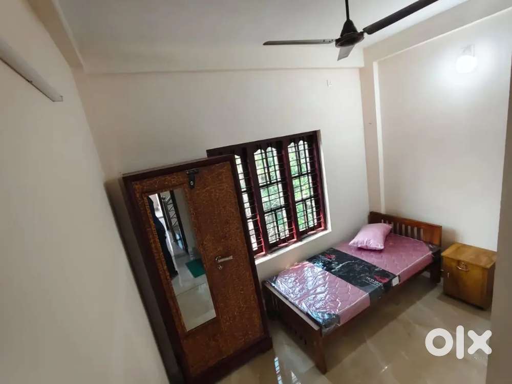 KULATHOOR FACE 3, LADYS, P G ROOMS, 5500