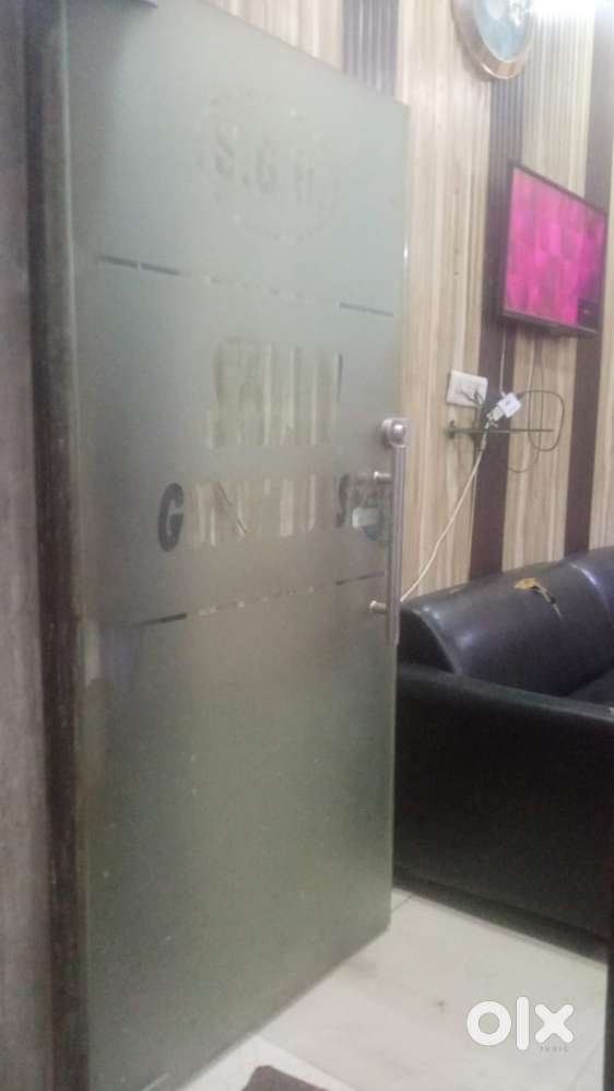 PG avilable for girls at very affordable price near Golden Temple.