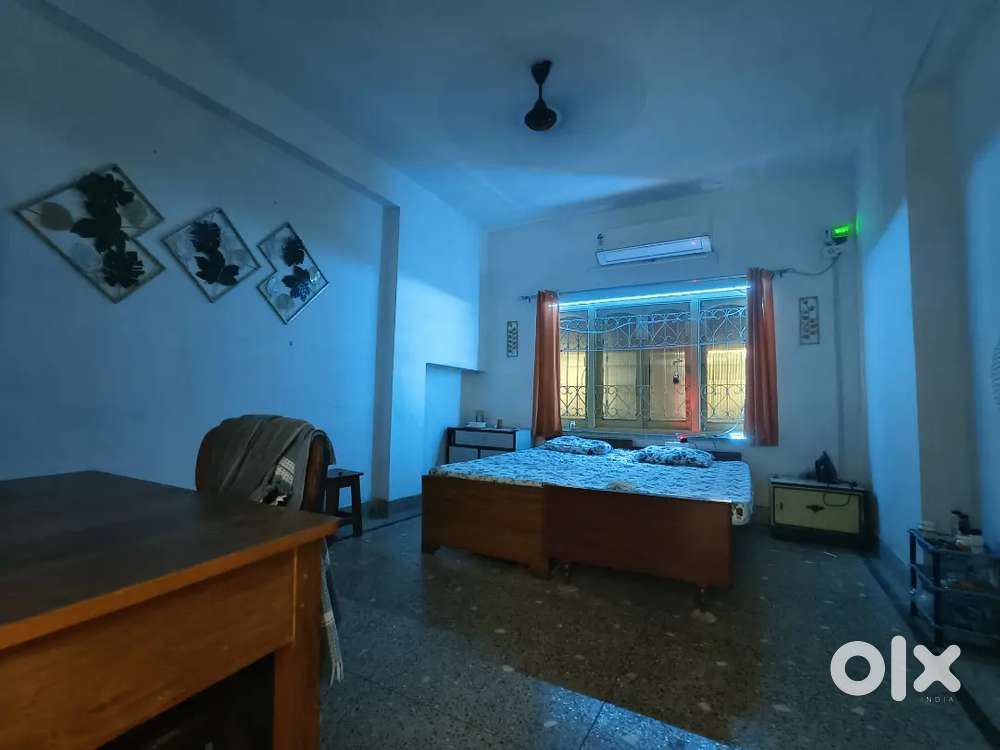 LOOKING FOR ROOMMATE