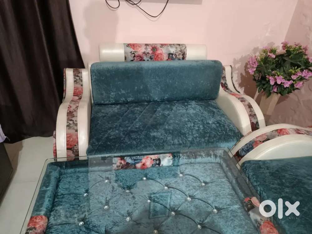 Premium 5-Seater Sofa Set with Center Table – Excellent Condition