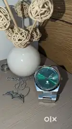 QUARTZ premium silver-green high quality analog watch