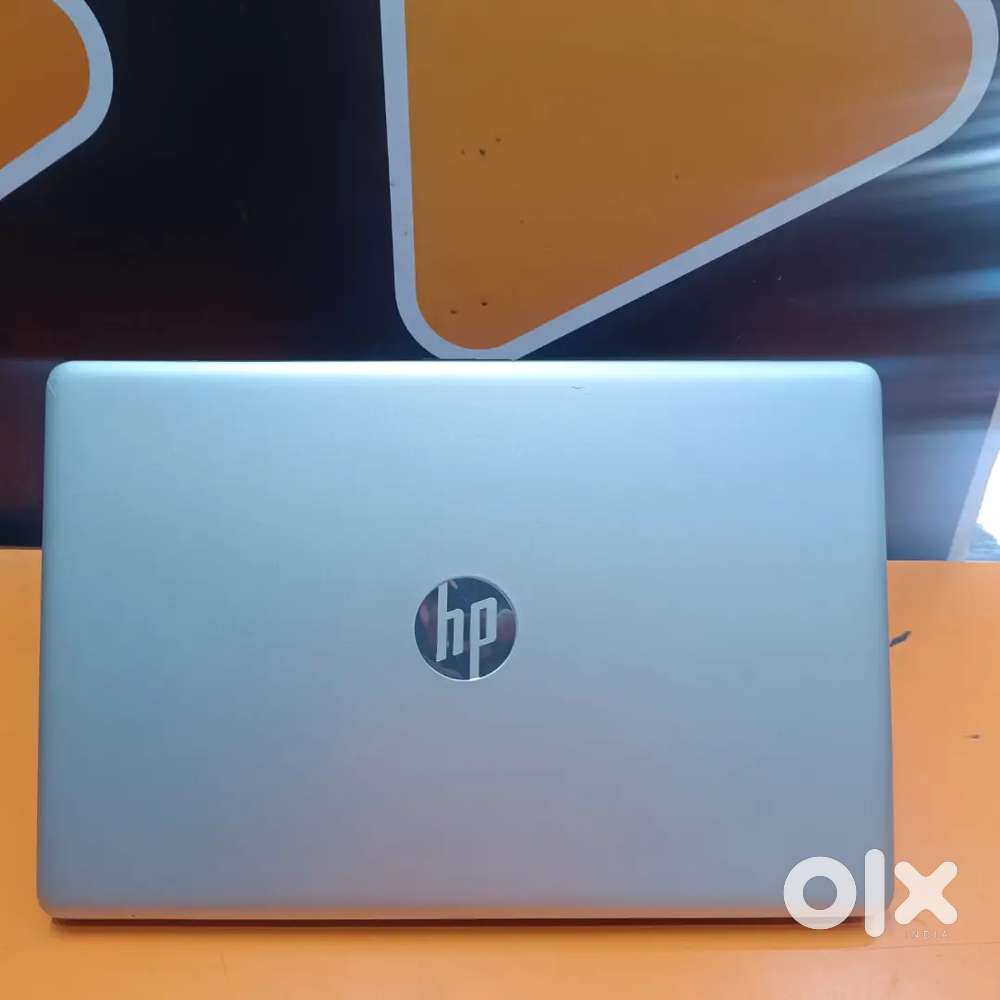 MINT CONDITION - HP CORE I3 7TH GEN LAPTOP
